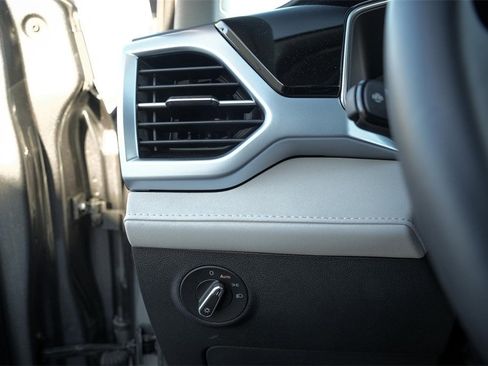 New 2025 Volkswagen Taos SE image 22