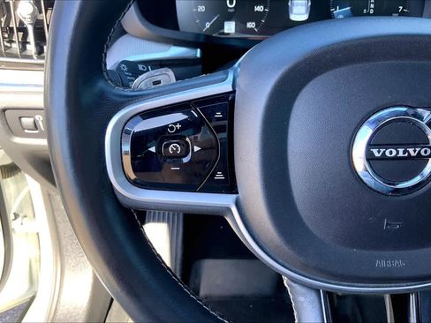 Used 2019 Volvo S60 T5 R-Design image 24