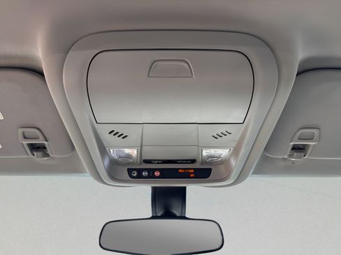 Used 2018 Chevrolet Equinox LT FWD image 40