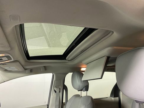 Certified 2024 Toyota Sienna Limited image 10