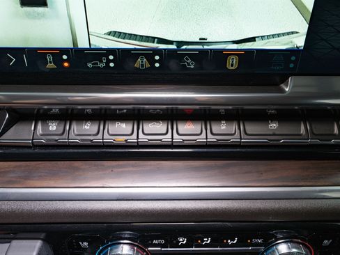 Used 2025 GMC Sierra 2500 SLT w/ SLT Premium Package image 24