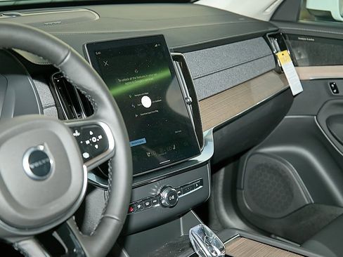 New 2026 Volvo XC90 B6 Plus w/ Protection Package image 14