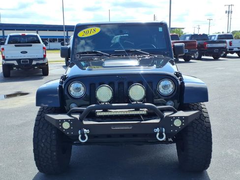 Used 2018 Jeep Wrangler Unlimited Sahara AWD/4WD image 8