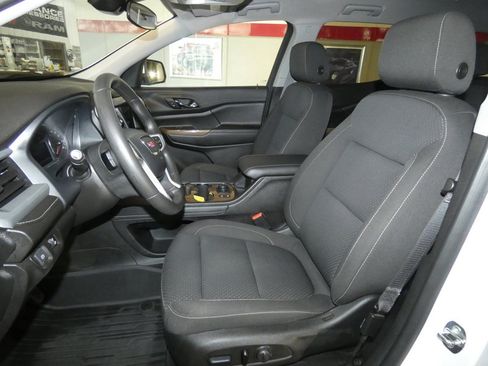 Used 2023 GMC Acadia SLE w/ Driver Convenience Package image 9