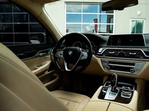 Used 2018 BMW 740i RWD image 36