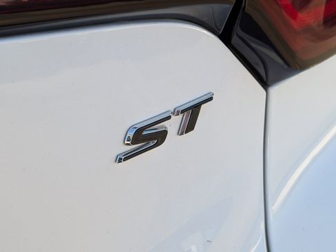 Used 2024 Buick Encore GX Sport Touring image 9