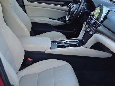Used 2021 Honda Accord Touring image 9