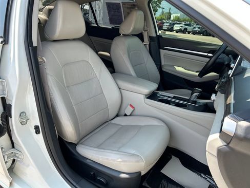 Used 2019 Nissan Altima 2.5 SL FWD image 17