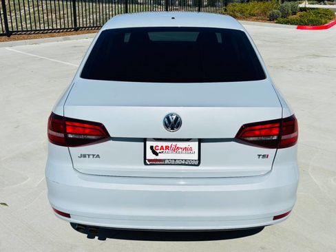 Used 2017 Volkswagen Jetta S image 3