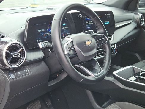 Used 2025 Chevrolet Equinox LT FWD image 13