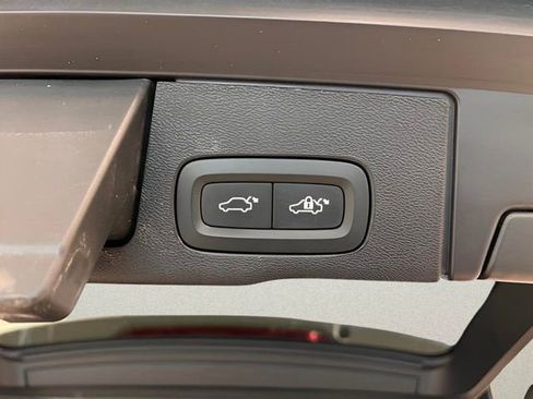 Used 2024 Volvo XC60 B5 Plus image 9