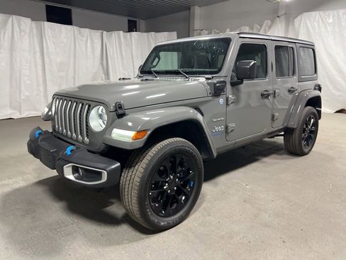Used 2023 Jeep Wrangler Unlimited Sahara image 3