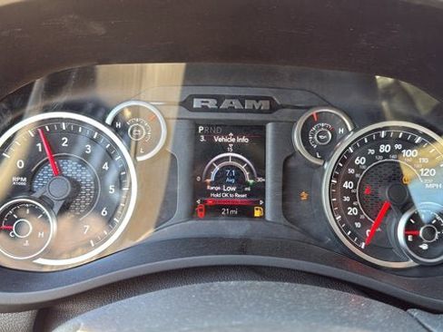 Used 2025 RAM 2500 Big Horn AWD/4WD image 18