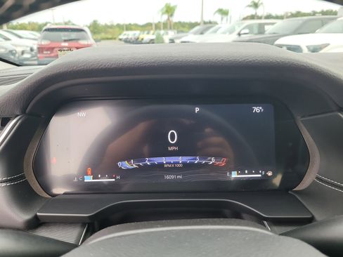 Used 2024 Jeep Grand Cherokee Laredo image 28