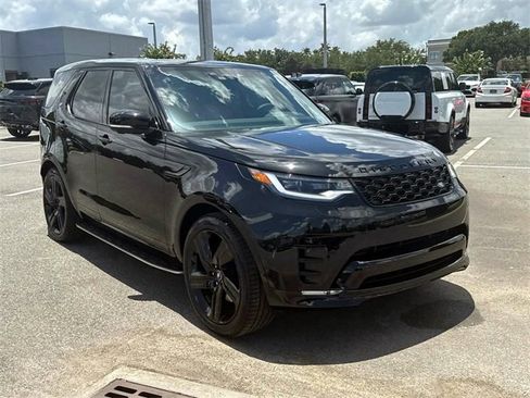 New 2025 Land Rover Discovery Dynamic SE image 9