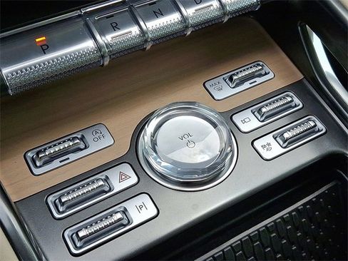 Certified 2025 Lincoln Nautilus Reserve AWD/4WD image 16