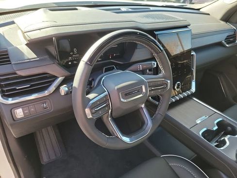 Used 2025 GMC Acadia Denali w/ Super Cruise Package image 10