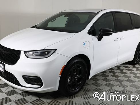 Used 2024 Chrysler Pacifica Select image 9