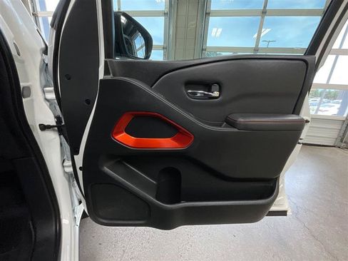 Used 2022 Nissan Frontier Pro-X RWD image 31