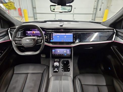 Used 2024 Jeep Wagoneer Launch Edition image 8