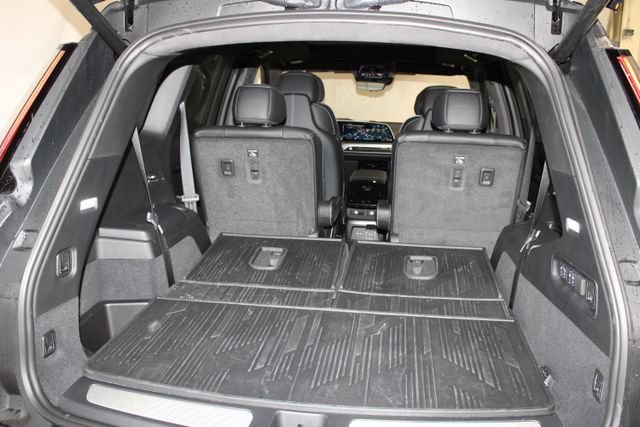 Certified 2026 Cadillac Vistiq Platinum w/ LPO, Floor Liner Package AWD/4WD image 38