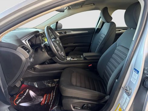 Used 2019 Ford Fusion SE FWD image 12