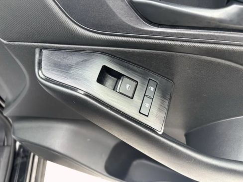 Used 2024 Nissan Rogue S image 27