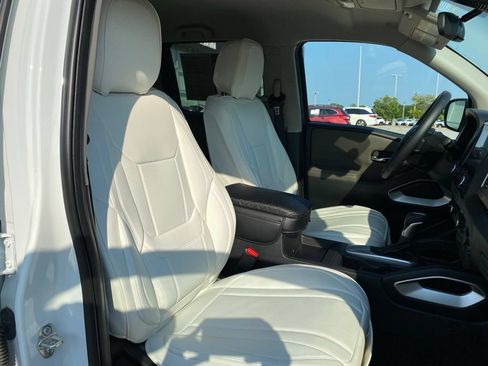 Used 2024 Nissan Frontier SV w/ SV Convenience Package AWD/4WD image 28