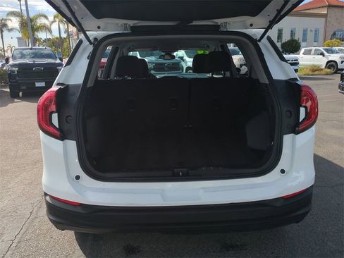 Used 2024 GMC Terrain SLE image 25