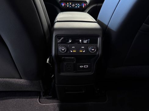 Certified 2023 GMC Acadia SLT w/ Preferred Package image 25