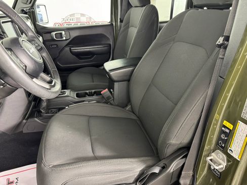 Used 2023 Jeep Gladiator Sport AWD/4WD image 34