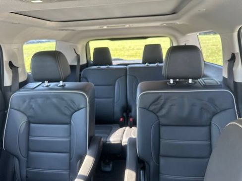 Used 2023 GMC Acadia Denali w/ Denali Technology Package AWD/4WD image 12