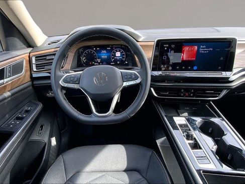 Used 2024 Volkswagen Atlas SE FWD image 5