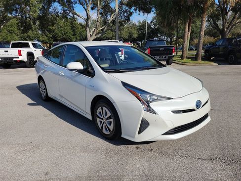 Used 2018 Toyota Prius Four image 2