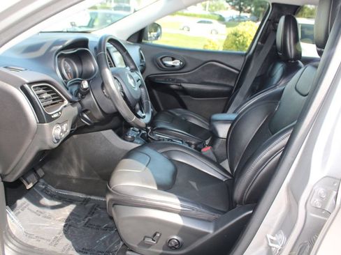 Used 2020 Jeep Cherokee Latitude Plus AWD/4WD image 27