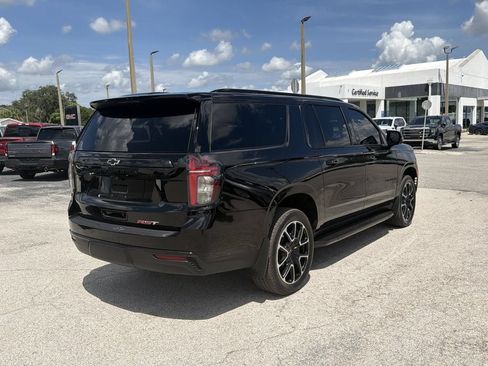 Used 2023 Chevrolet Suburban RST w/ Luxury Package RWD image 3