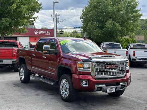 Used 2019 GMC Sierra 2500 Denali w/ Duramax Plus Package AWD/4WD image 4
