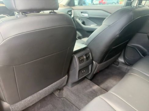 Used 2023 Nissan Rogue SV w/ SV Premium Package FWD image 12