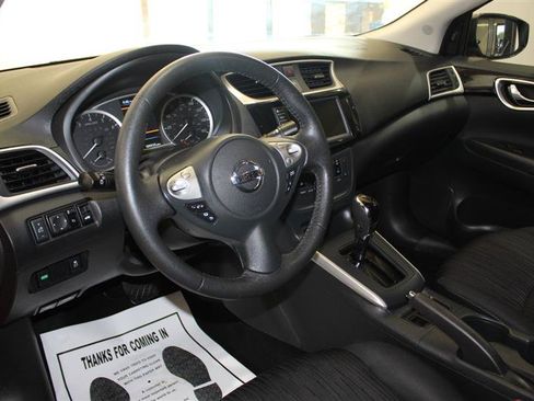 Used 2019 Nissan Sentra SV w/ Special Edition Package FWD image 10