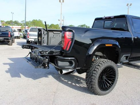 Used 2025 GMC Sierra 2500 AT4 w/ AT4 Premium Plus Package AWD/4WD image 11
