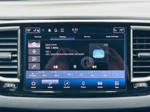 Used 2023 Chrysler Pacifica Touring-L image 21