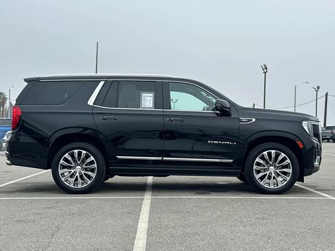 Used 2021 GMC Yukon Denali w/ Denali Premium Package image 6