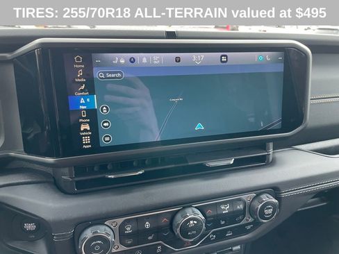 Used 2025 Jeep Wrangler Unlimited Sahara w/ Dual Top Group AWD/4WD image 13