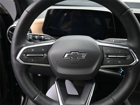 Used 2025 Chevrolet Equinox ACTIV w/ Safety and Technology Package image 21