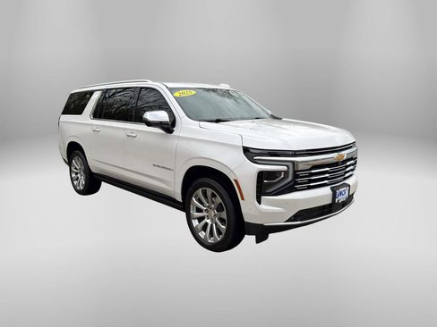 Used 2025 Chevrolet Suburban Premier AWD/4WD image 7