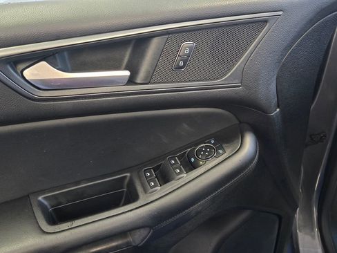 Used 2022 Ford Edge SE w/ Black Appearance Package image 11