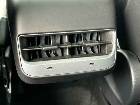 Used 2025 Tesla Model Y Long Range RWD image 15