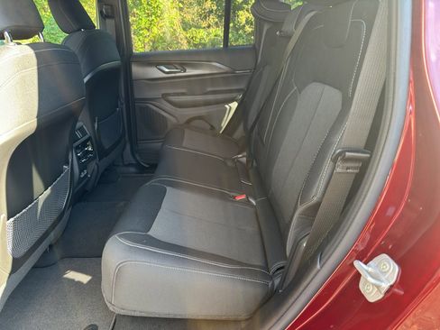 New 2025 Jeep Grand Cherokee Laredo X w/ Luxury Tech Group I image 19