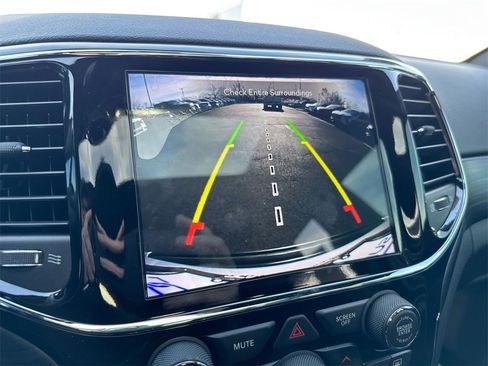 Used 2021 Jeep Grand Cherokee Laredo X image 16