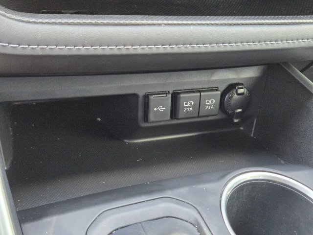 Used 2020 Toyota Highlander LE AWD/4WD image 27